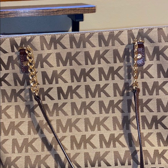 Mk purse! SOLD - Picture 2 of 3